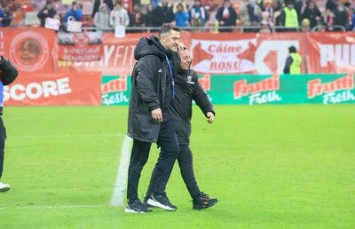 Cu gândul la Rapid și gestul pentru Claudiu Niculescu » Ce s-a întâmplat pe gazon, imediat după ce Dinamo s-a calificat matematic în play-off