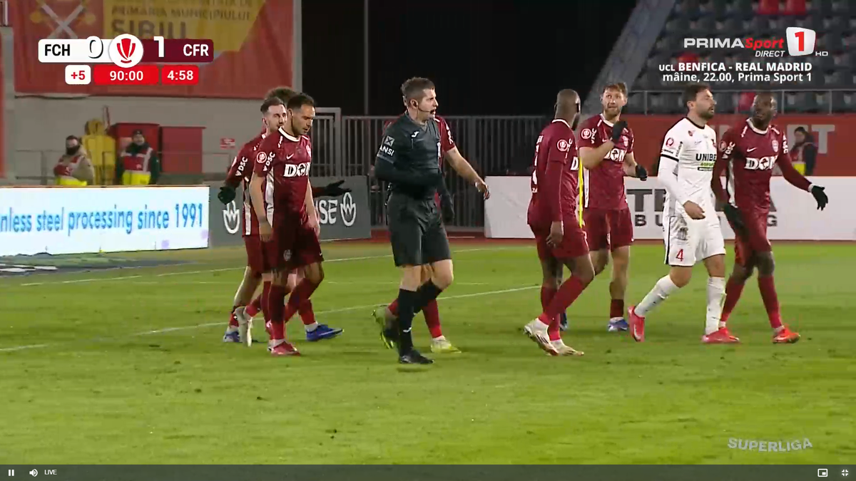 Andrei Chivulete anulează penalty-ul dictat pentru Hermannstadt // foto: capturi Prima Sport