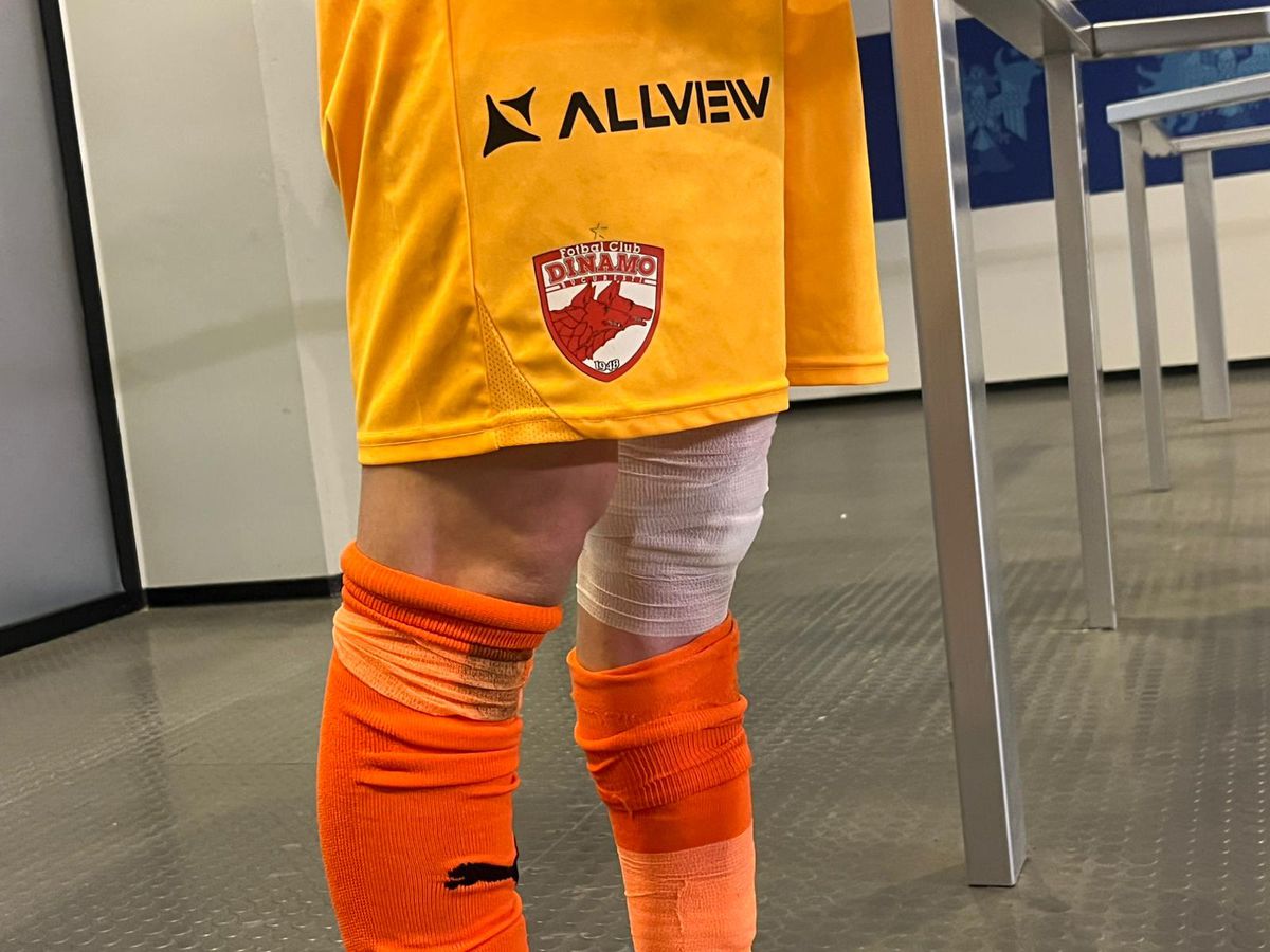 Alexandru Roșca, bandajat la genunchi