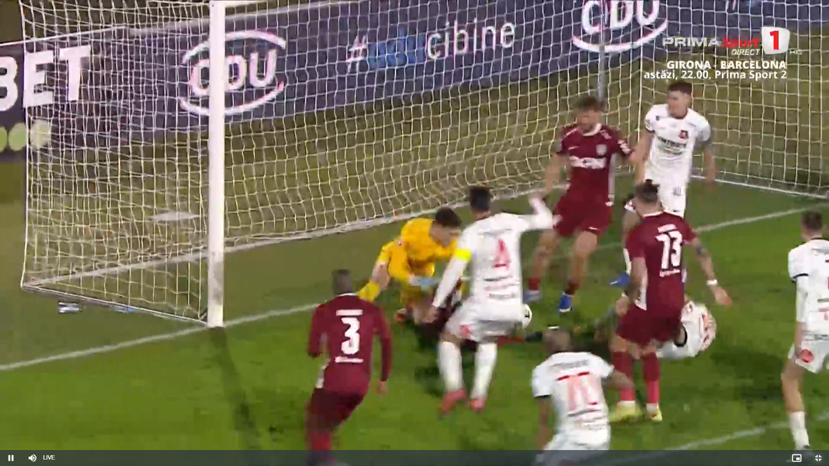 Andrei Chivulete anulează penalty-ul dictat pentru Hermannstadt // foto: capturi Prima Sport