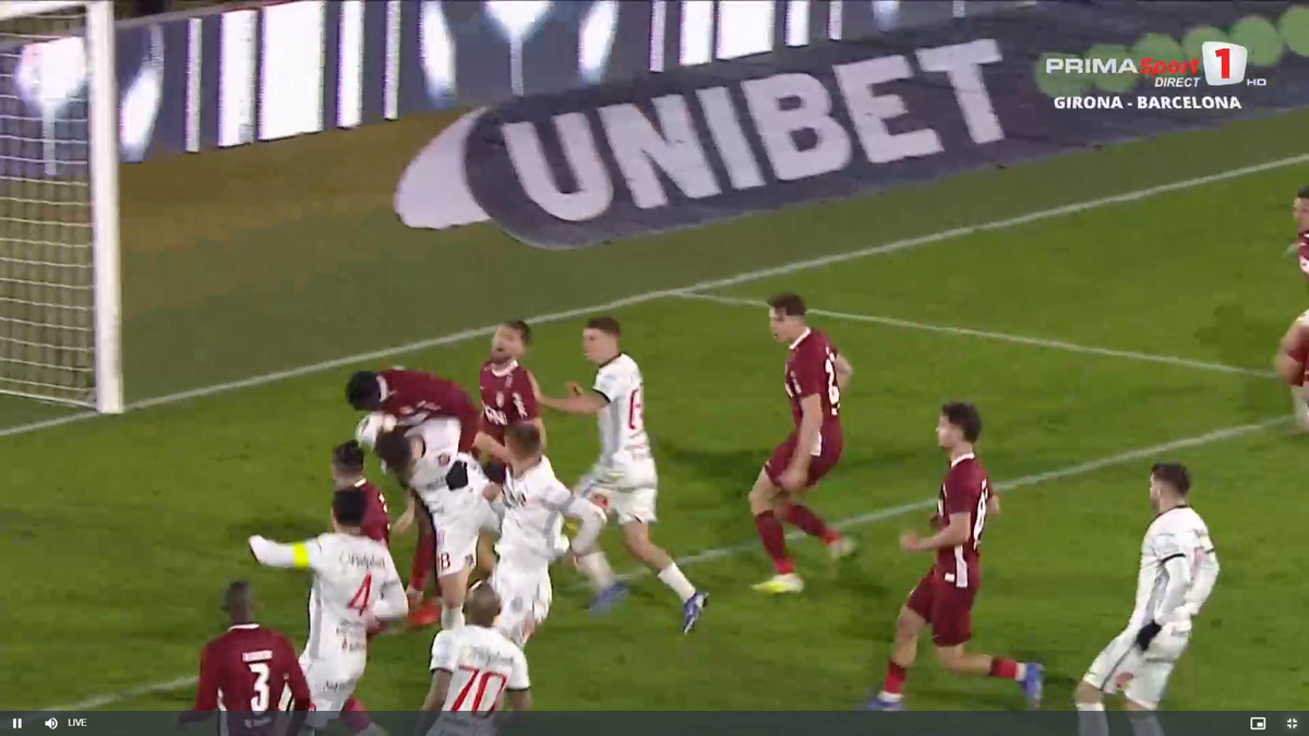 Andrei Chivulete anulează penalty-ul dictat pentru Hermannstadt // foto: capturi Prima Sport