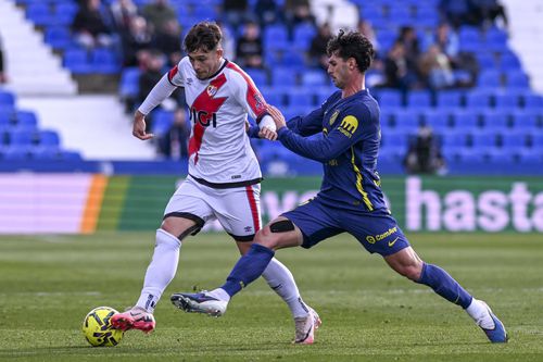 Andrei Rațiu (echipament alb), în Rayo - Atletico 3-0 / Foto: Imago