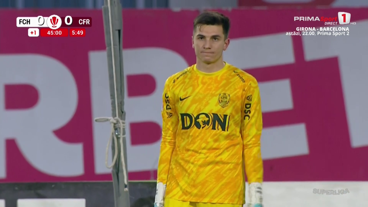 VAR a intervenit de DOUĂ ori la aceeași fază în Hermannstadt - CFR Cluj » Andrei Chivulete, întors la ultima fază a meciului într-un moment-cheie