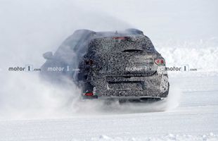 GALERIE FOTO Noul model Dacia Sandero, care va apărea în 2021, testat pe zăpadă: imagini spectaculoase