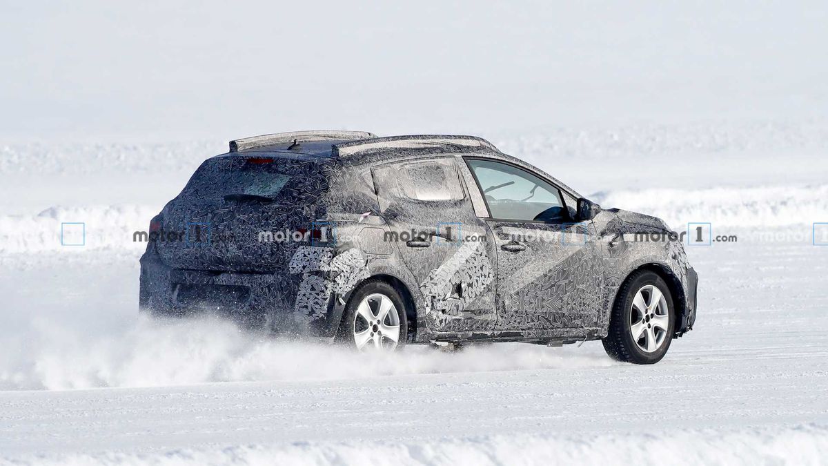 GALERIE FOTO Noul model Dacia Sandero, care va apărea în 2021, testat pe zăpadă: imagini spectaculoase