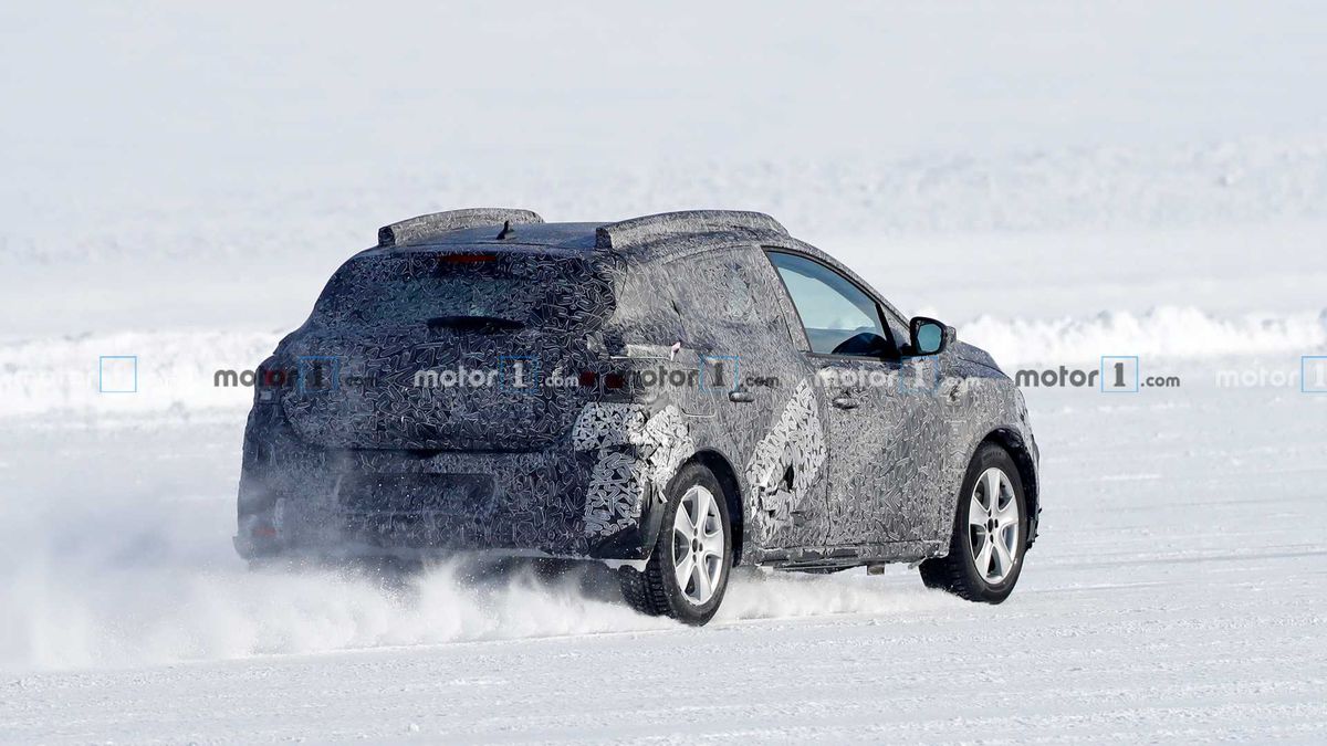 GALERIE FOTO Noul model Dacia Sandero, care va apărea în 2021, testat pe zăpadă: imagini spectaculoase