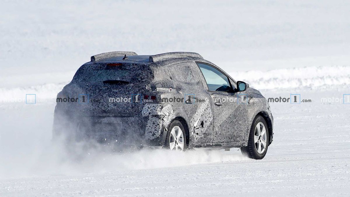 GALERIE FOTO Noul model Dacia Sandero, care va apărea în 2021, testat pe zăpadă: imagini spectaculoase