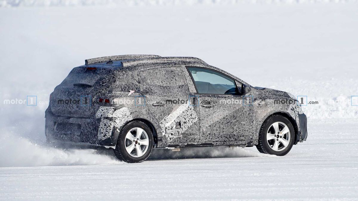 GALERIE FOTO Noul model Dacia Sandero, care va apărea în 2021, testat pe zăpadă: imagini spectaculoase