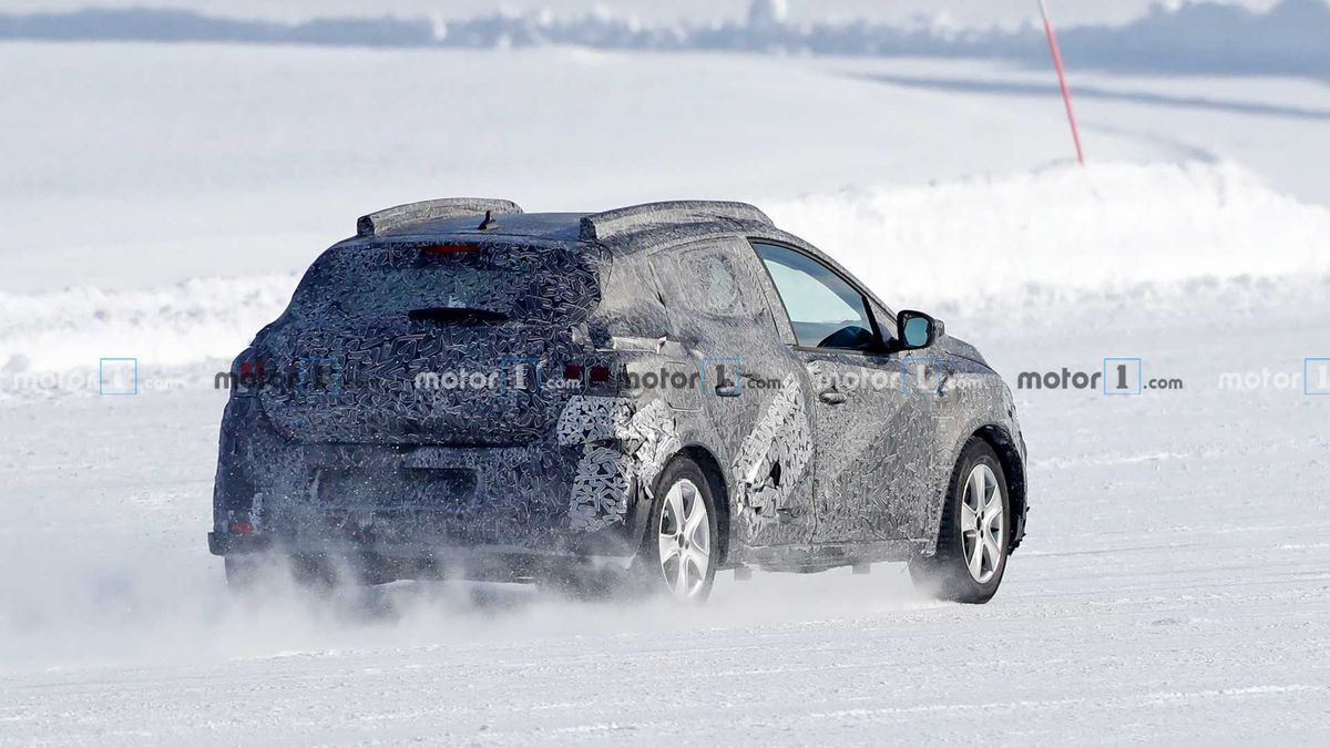 GALERIE FOTO Noul model Dacia Sandero, care va apărea în 2021, testat pe zăpadă: imagini spectaculoase