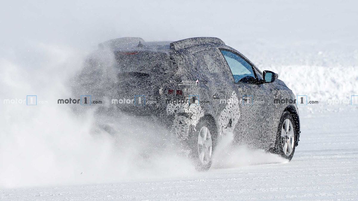 GALERIE FOTO Noul model Dacia Sandero, care va apărea în 2021, testat pe zăpadă: imagini spectaculoase