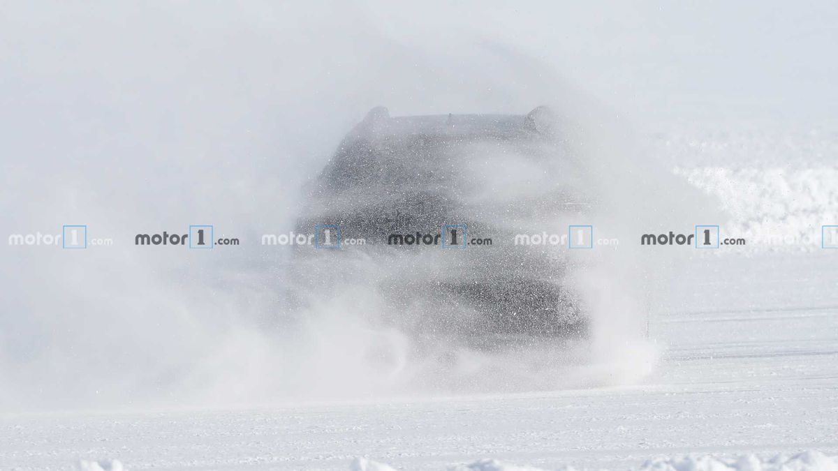 GALERIE FOTO Noul model Dacia Sandero, care va apărea în 2021, testat pe zăpadă: imagini spectaculoase