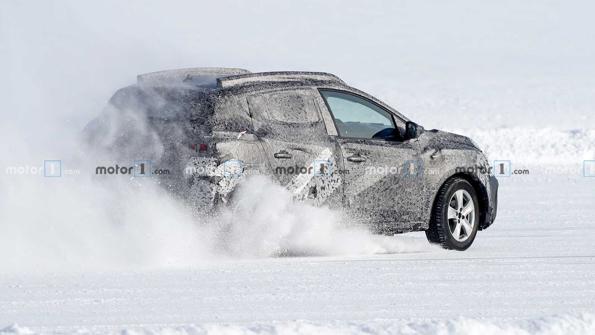 GALERIE FOTO Noul model Dacia Sandero, care va apărea în 2021, testat pe zăpadă: imagini spectaculoase