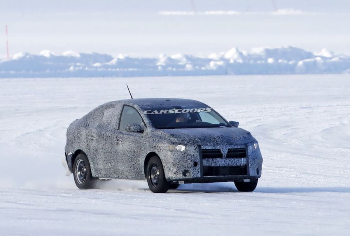GALERIE FOTO Noul model, Dacia Sandero, care va apărea în 2021, testat pe zăpadă: imagini spectaculoase