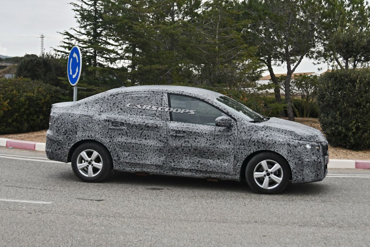GALERIE FOTO Noul model, Dacia Sandero, care va apărea în 2021, testat pe zăpadă: imagini spectaculoase