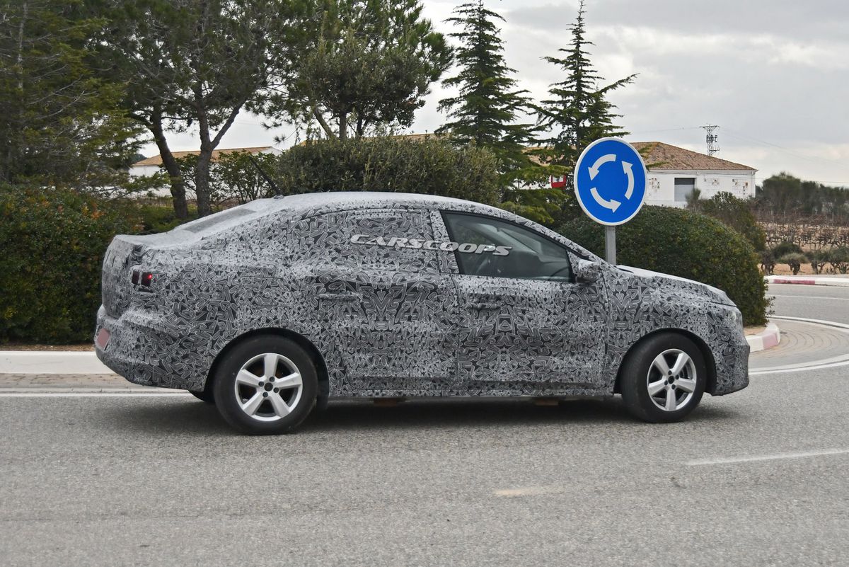 GALERIE FOTO Noul model, Dacia Sandero, care va apărea în 2021, testat pe zăpadă: imagini spectaculoase