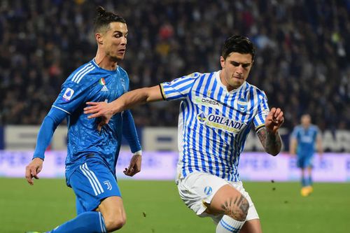 Thiago Cionek, în duel cu Ronaldo, nu s-a temut să înfrunte un hoț Foto: Guliver/GettyImages