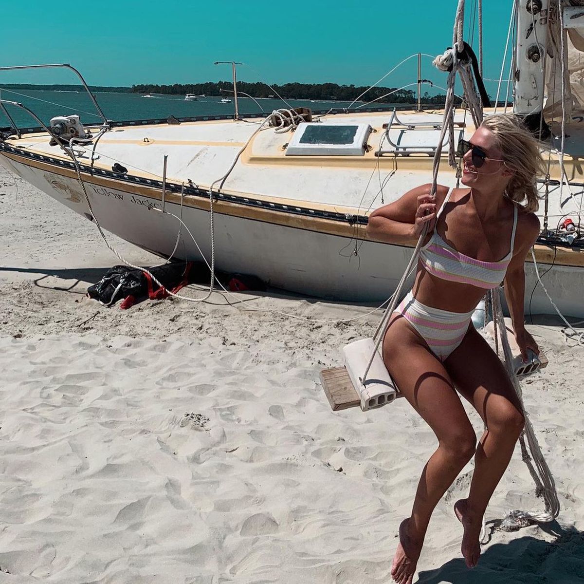 FOTO Ea i-a despărțit » Modelul pentru care fostul jucător și-a părăsit celebra logodnică