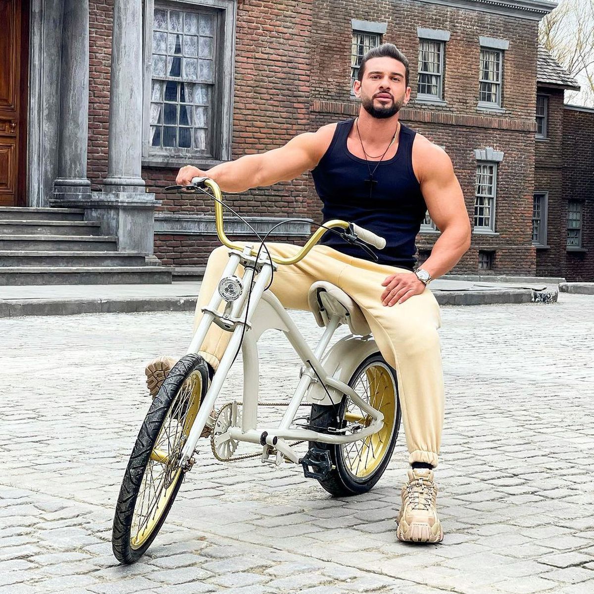 VIDEO EXCLUSIV Fostul atacant al Stelei, acum vlogger, e invidios pe succesul lui Dorian Popa: „Vreau să fiu cățelul lui. Învăț să latru! Sau să mă ia de maimuțoi”