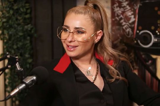 Anamaria Prodan, în vârstă de 50 de ani, e din nou fericită, după ce în urmă cu câteva luni a trecut prin despărțire dureroasă de fostul soț, Laurențiu Reghecampf