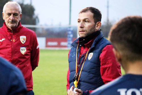 Bogdan Lobonț, în perioada în care antrena naționala U20 / Sursă foto: frf.ro