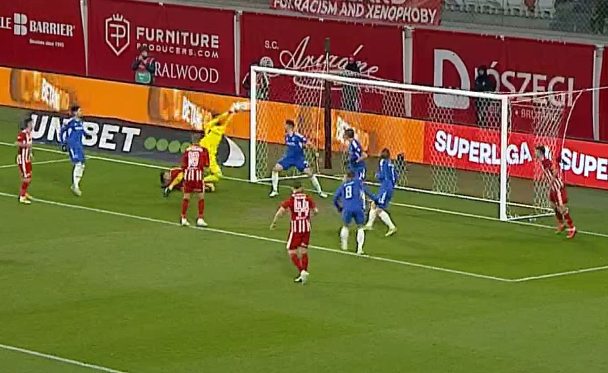 I-a „îngropat” pe olteni la Sf. Gheorghe! » Două gafe în 9 minute și iese din echipă