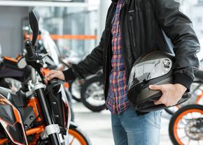 Cât de importantă este protecția unei căști moto