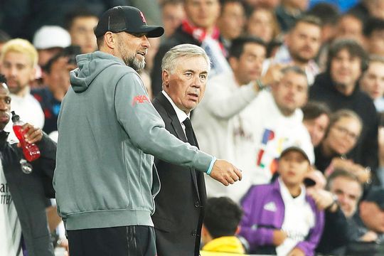 Carlo Ancelotti (63 de ani), antrenorul celor de la Real Madrid, a fost suprins la finalul meciului cu Liverpool, câștigat de spanioli cu 1-0, discutând cu Jurgen Klopp (55 de ani), tehnicianul „cormoranilor”.