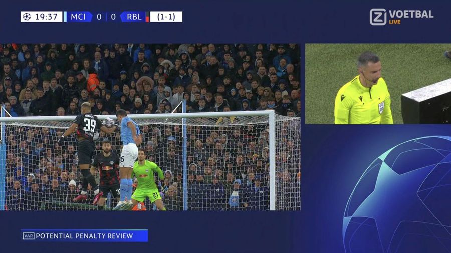 Sursă foto: Twitter @ PoorEPLreferees Jurgen Klopp și Carlo Ancelotti, discuție la marginea terenului despre Manchester City și Guardiola: „Ăsta nu e fotbal!”