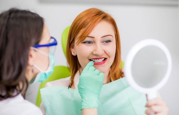 Iată ce situații ale pierderii dinților "acoperă" un implant dentar, la propriu și la figurat!