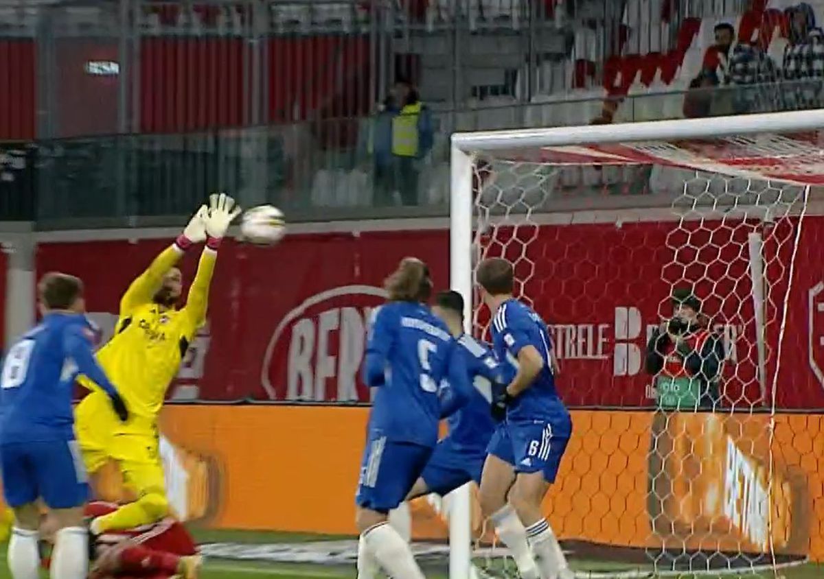 I-a „îngropat” pe olteni la Sf. Gheorghe! » Două gafe în 9 minute și iese din echipă