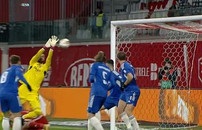 I-a „îngropat” pe olteni la Sf. Gheorghe! » Două gafe în 9 minute și iese din echipă