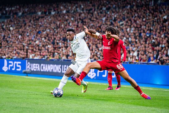 Campioana Spaniei, Real Madrid, a oferit un moment emoționant la finalul meciului cu Liverpool, din returul „optimilor” Ligii Campionilor, câștigat cu 1-0. Ibericii s-au calificat mai departe cu scorul general de 6-2.
Foto: Imago