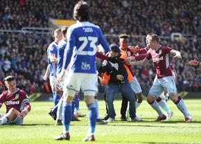 Fanul care a intrat pe teren și l-a lovit pe Jack Grealish, găsit mort