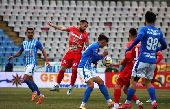 Corvinul Hunedoara - CS Mioveni deschide runda #5 a play-off-ului din Liga a 2-a
