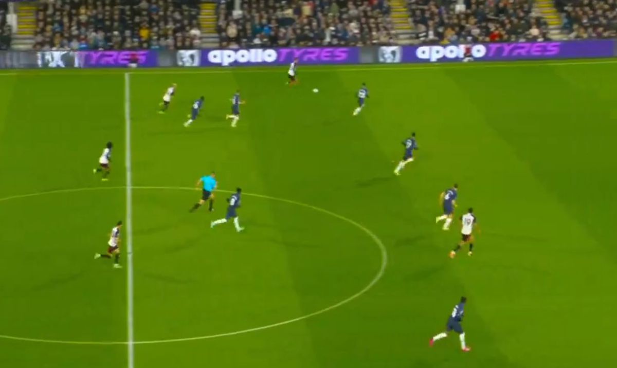 Radu Drăgușin și-a scăpat adversarul la golul de 1-0 din Fulham - Tottenham