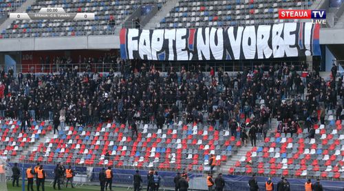 Protest la CSA Steaua: au întârziat meciul cu 10 minute