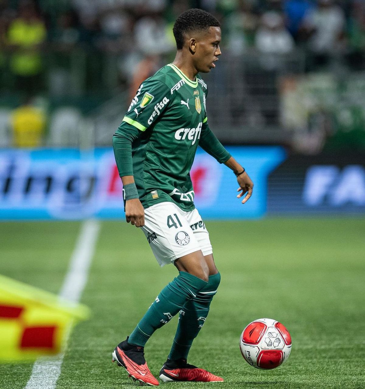 Marca a alcătuit „11”-le ideal al celor mai talentați tineri fotbaliști care nu au împlinit încă 18 ani