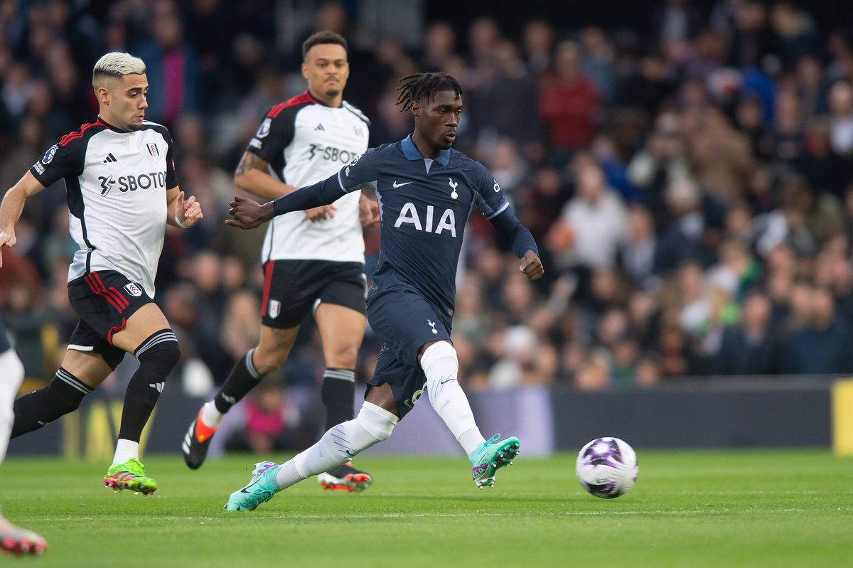 Fulham - Tottenham, runda 29 din Premier League. Drăgușin titular