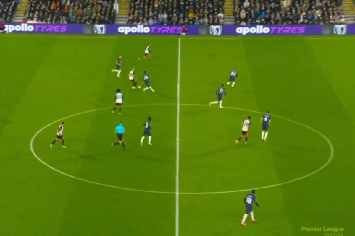 Radu Drăgușin și-a scăpat adversarul la golul de 1-0 din Fulham - Tottenham