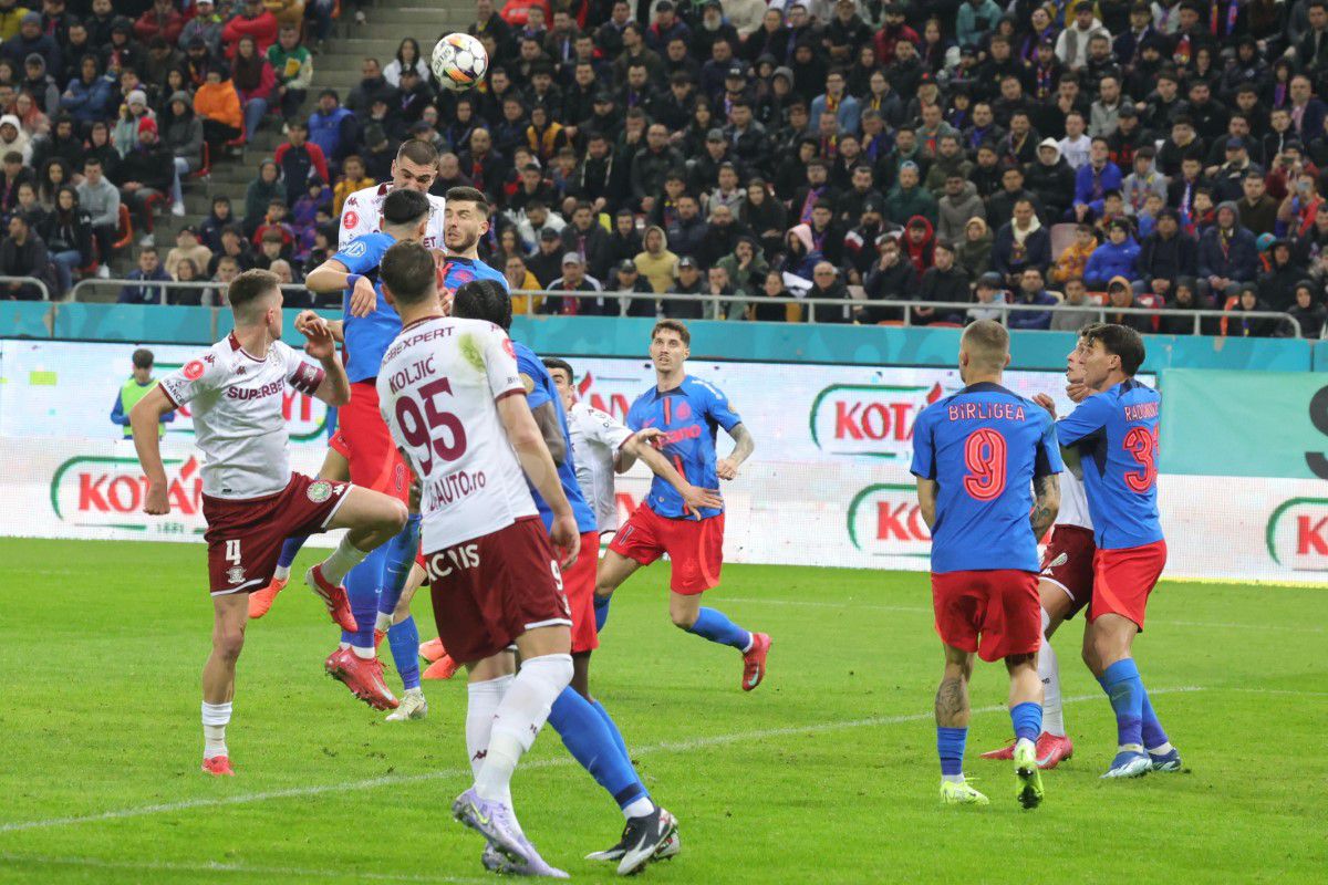 Rapid a rămas în 10 oameni contra FCSB-ului. Un expert în arbitraj contestă: „Niciodată galben acolo!”