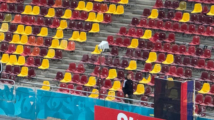 FCSB, cu sistemul de sonorizare în peluză. FOTO: GSP.RO