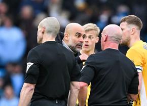 Pep Guardiola îl face de râs pe arbitru: „Dacă nu sărea, se putea accidenta! Arbitrul ar fi trebuit să știe”