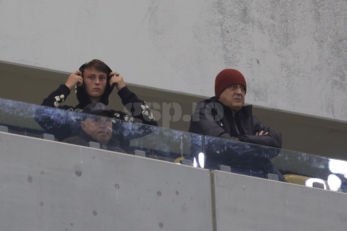 Dan Șucu, surprins la derby alături de jucătorul pe care a luat 500.000 de euro! Mircea Lucescu și Mircea Geoană sunt prezenți pe stadion