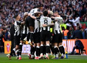 Triumf ISTORIC pentru Newcastle » „Coțofenele” au învins-o pe Liverpool în finala Cupei Ligii Angliei și au câștigat primul trofeu după 70 de ani!