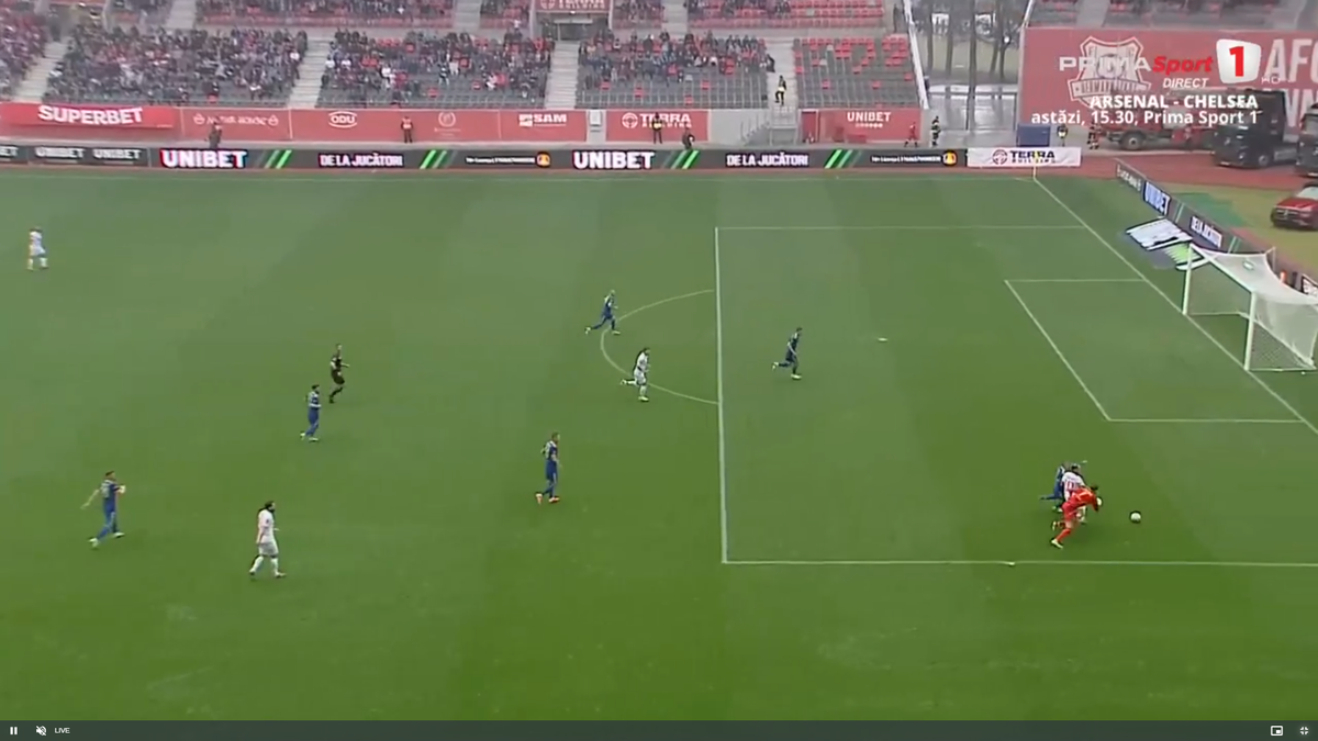 Gol de cascadorii râsului în Superliga! Ploaia de la Sibiu l-a doborât pe portarul Krell