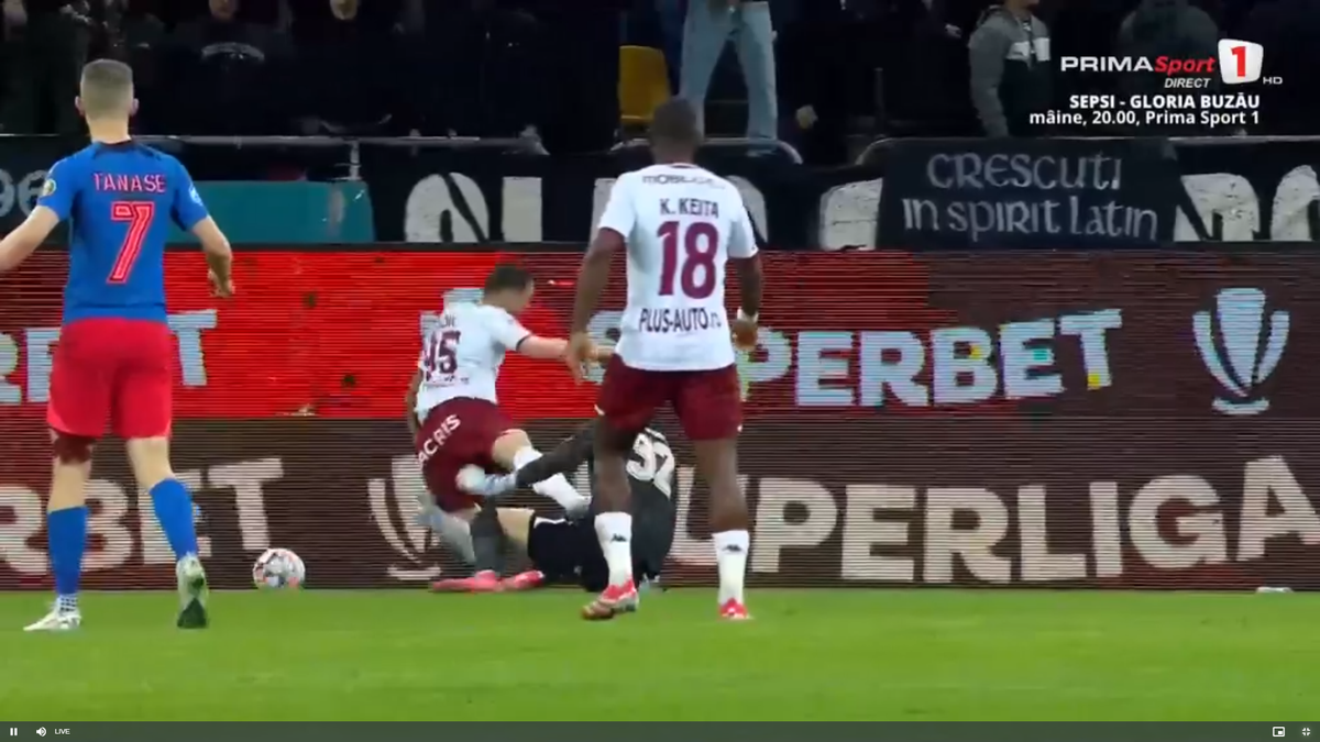 Rapid a cerut penalty în prima repriză a derby-ului cu FCSB