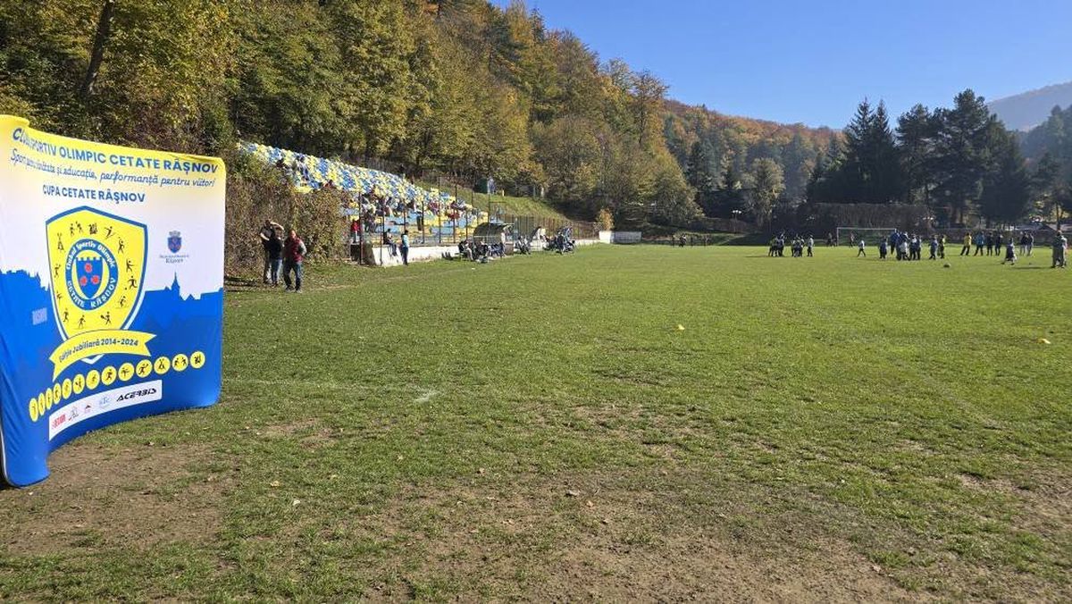 Stadionul din Râșnov, poziționat într-un loc pitoresc