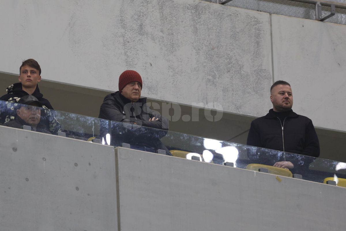 Dan Șucu, surprins la derby alături de jucătorul pe care a luat 500.000 de euro! Mircea Lucescu și Mircea Geoană sunt prezenți pe stadion