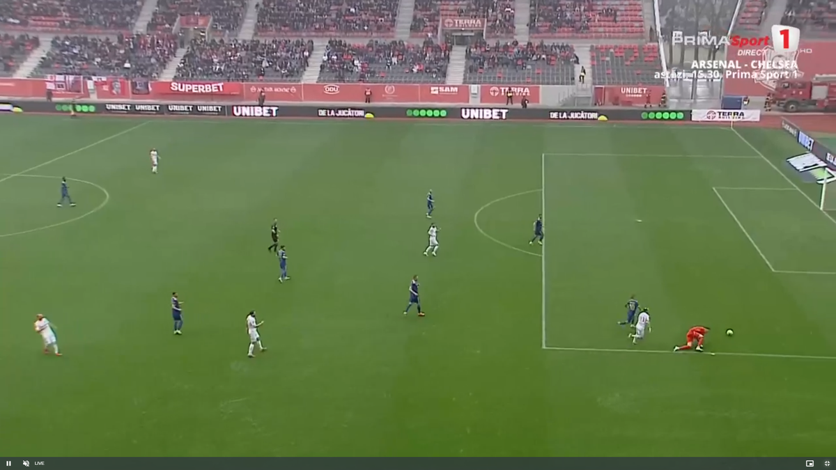 Gol de cascadorii râsului în Superliga! Ploaia de la Sibiu l-a doborât pe portarul Krell