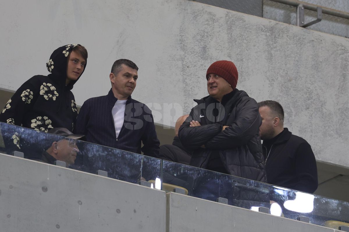 Dan Șucu, surprins la derby alături de jucătorul pe care a luat 500.000 de euro! Mircea Lucescu și Mircea Geoană sunt prezenți pe stadion